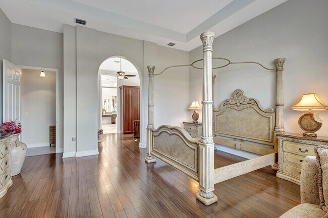 Building Photo - 9315 Via Classico W