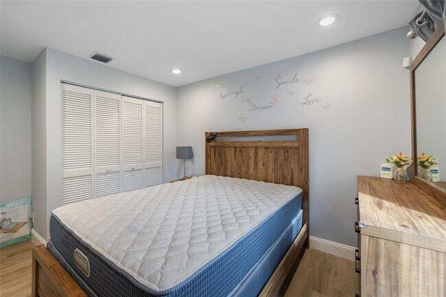 Building Photo - 5460 NW 38th Terrace