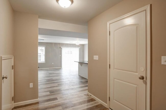 Building Photo - 44 Brook Side Dr