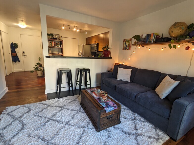 Living room with open kitchen - 700 E Denny Way