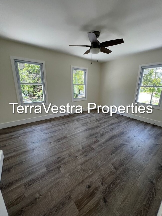 Building Photo - 4 Bed / 2 Full Bath in Millville!