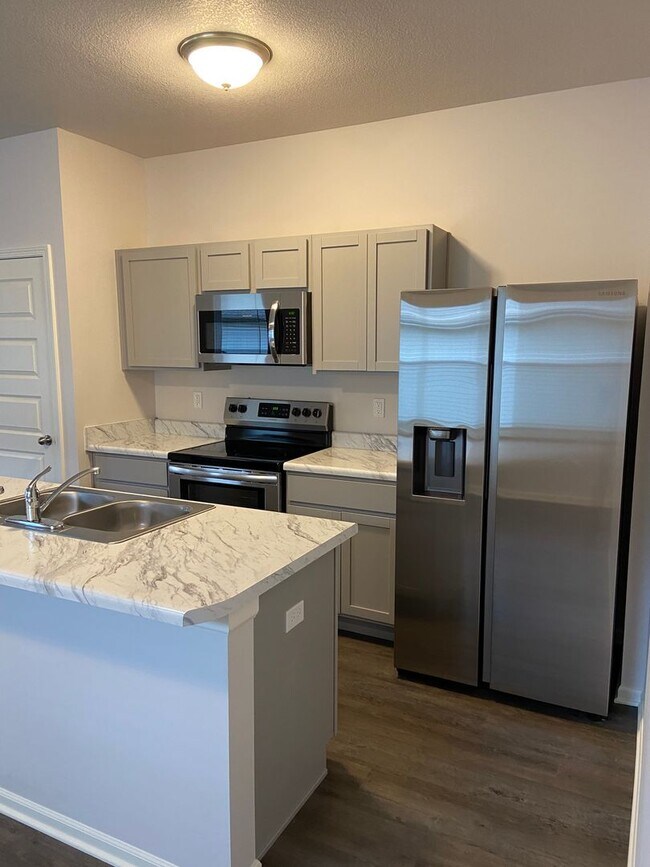 Building Photo - DON’T WAIT — PRE-LEASING NOW! 3 Bed + 2 Bath Home in Oak Wood