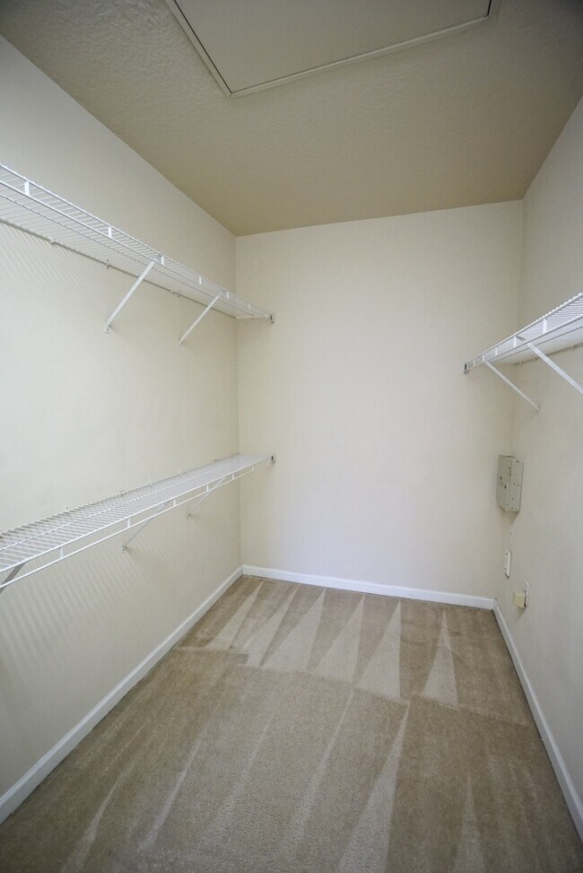 Building Photo - 2-Bed, 2-Bath, Condo with Garage in The Villas Condominiums