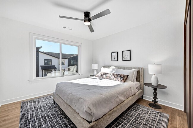 Building Photo - 1104 Emilia Ave