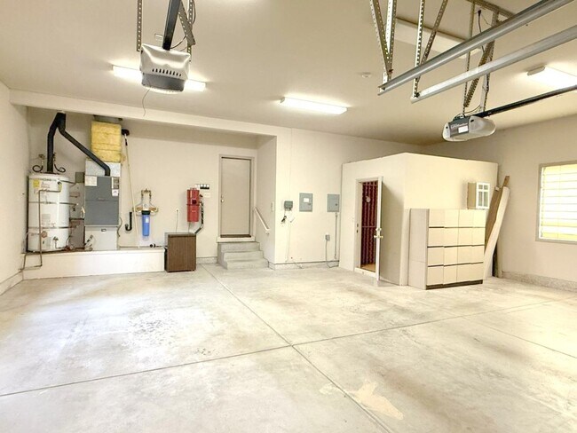 Building Photo - REDUCED ! Beautiful custom one story estate located on one of the most desirable streets in Black...