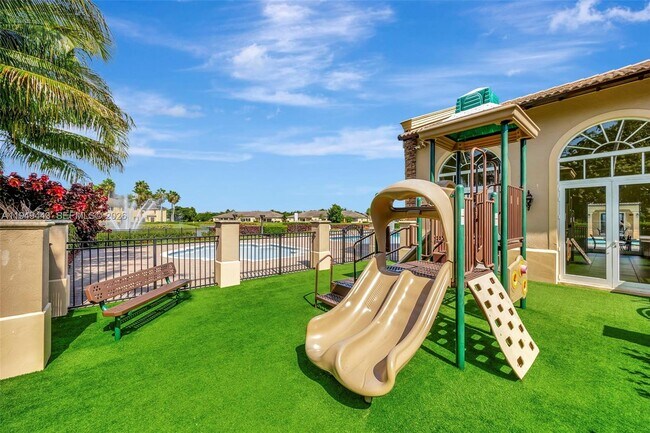 Building Photo - 1192 NE 32nd Ave