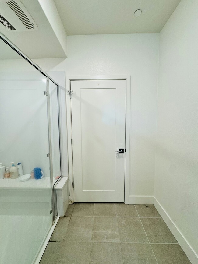 Building Photo - 5750 Greige Cir