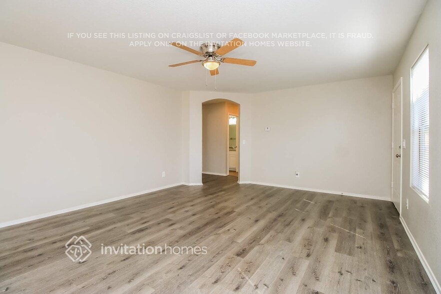 Building Photo - 10933 E Clovis Ave