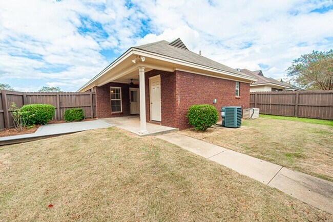 Building Photo - 8740 Lindsey Ln