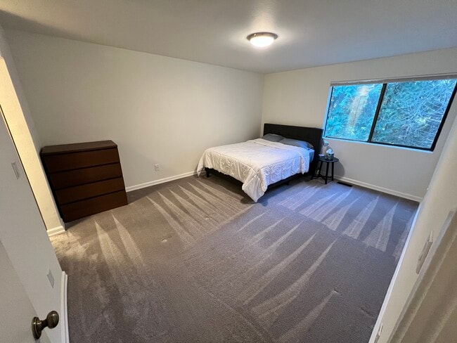 Building Photo - 3927 108th Ave NE