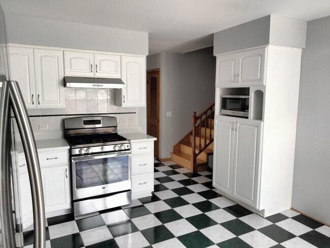 Building Photo - 904 S Edward St