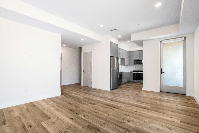 Building Photo - 3308 Mentone Ave