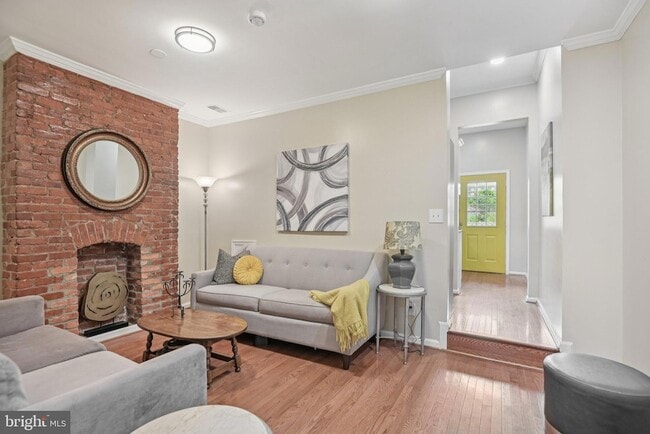Building Photo - 321 Elm St NW