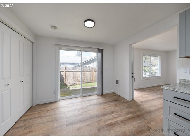 Building Photo - 3014 Drummond Ave