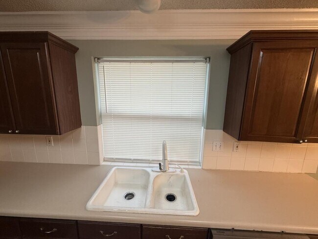 Building Photo - 2065 Juniper Dr