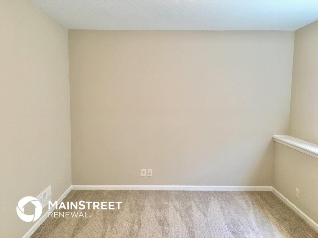 Building Photo - 516 S Poplar St