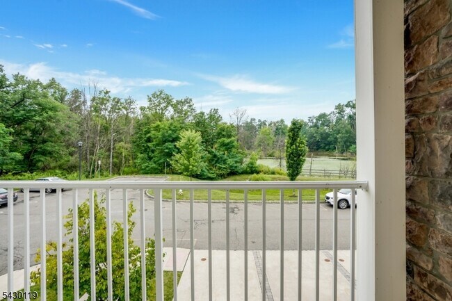 Building Photo - 512 Waterview Ct