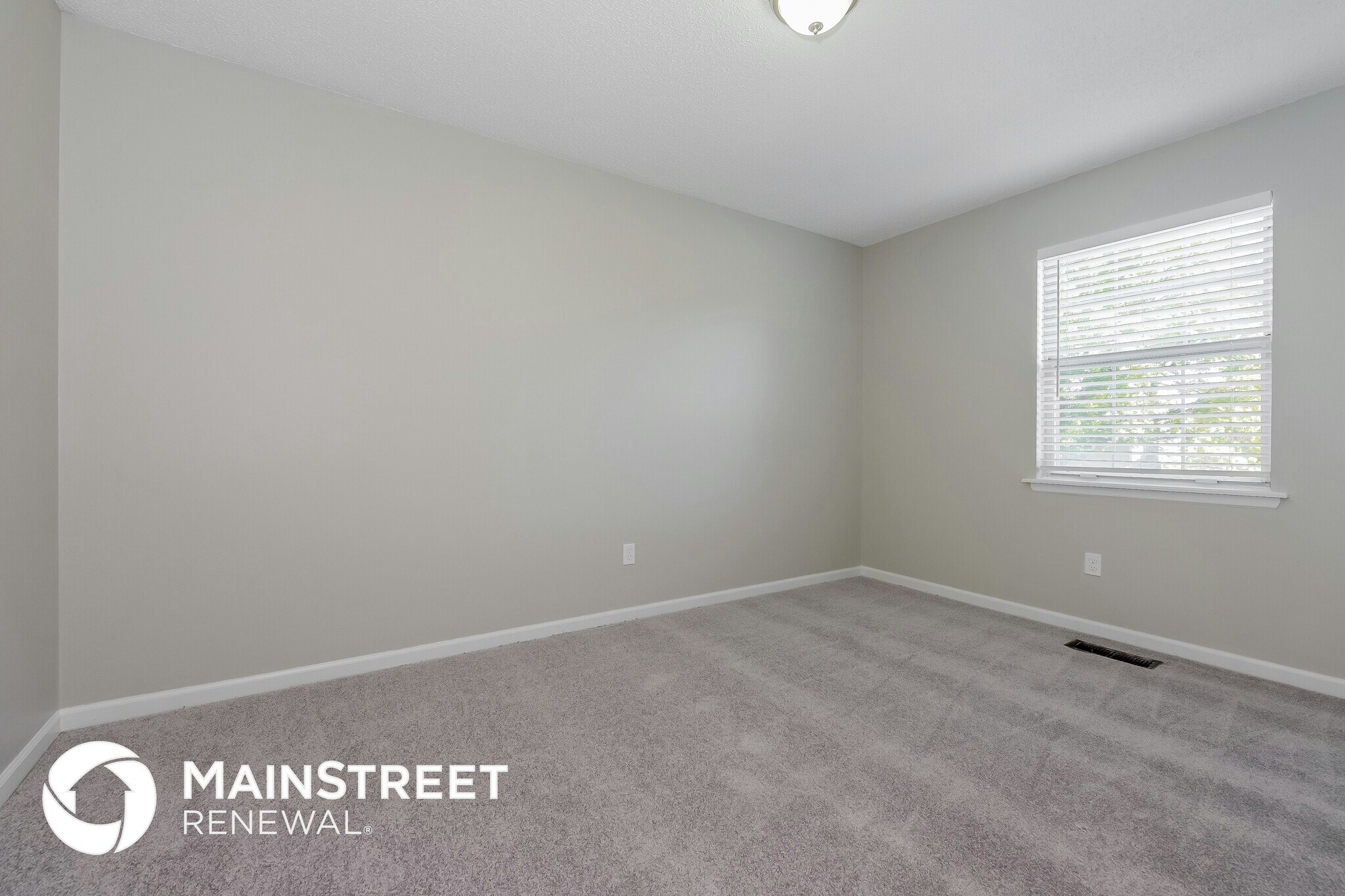 Building Photo - 1208 NE Country Ln