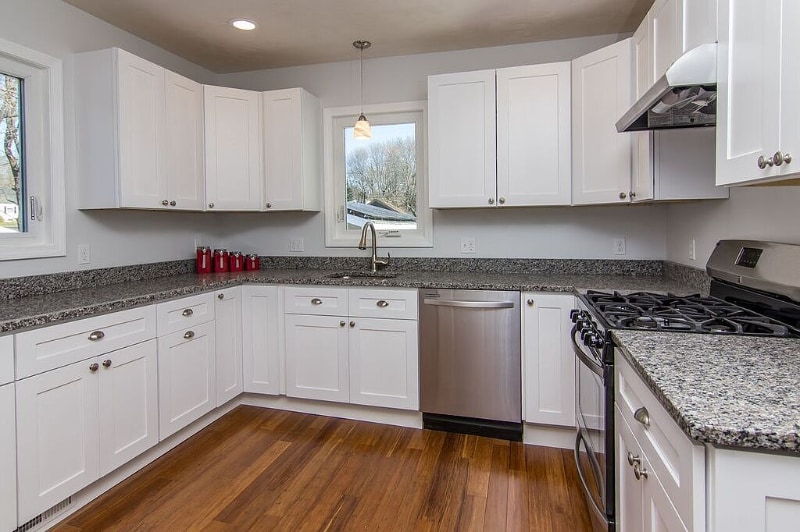 Building Photo - 10 Giles Ave