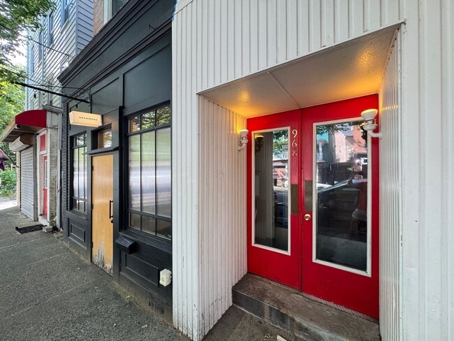 Building Photo - Charming 2BR in East Rock | Hot Water Included | Walk to Yale & SOM