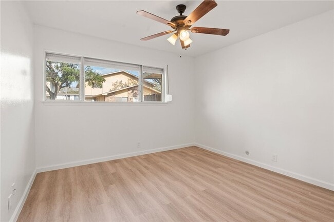 Building Photo - 6112 Hidden Oaks St