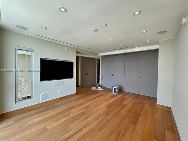 Building Photo - 92 SW 3rd St