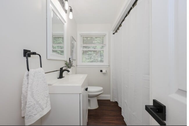 bathroom 2 - 15 Paxton Ter