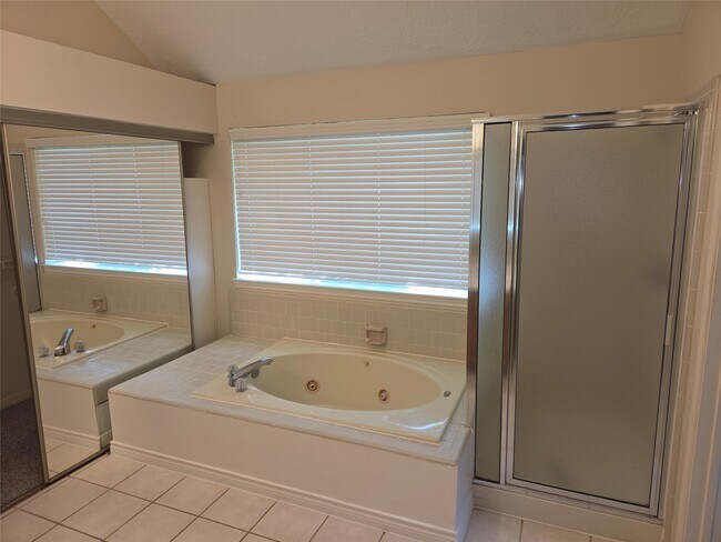 Building Photo - 15114 Farndale Dr