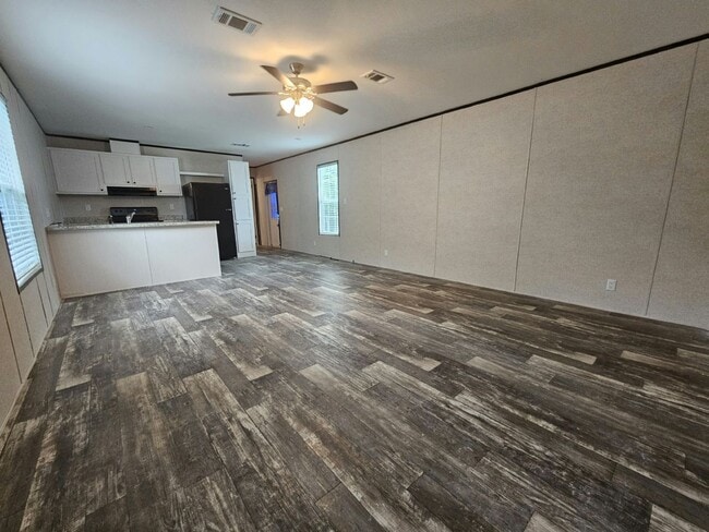 Building Photo - 479 Suwanee Dr
