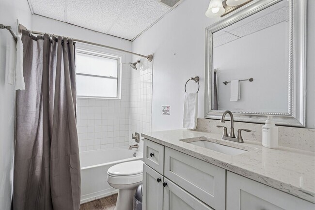 Building Photo - 334 Bluefish Dr