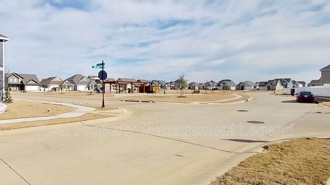 Building Photo - 8998 Fair Oaks Dr