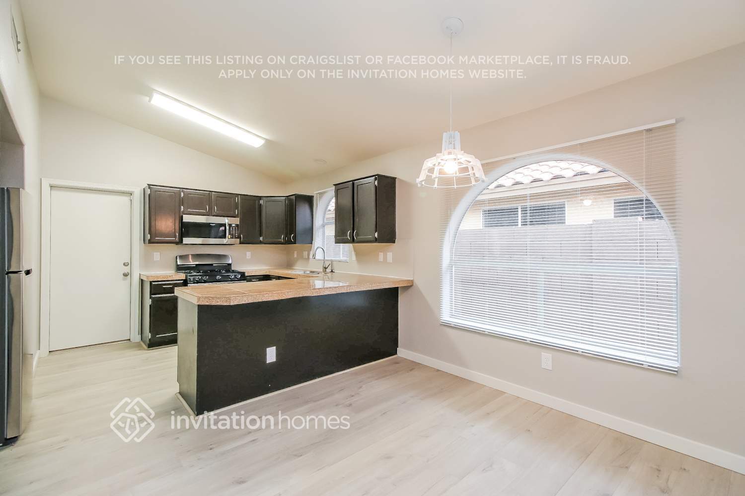 Building Photo - 3844 E San Remo Ave