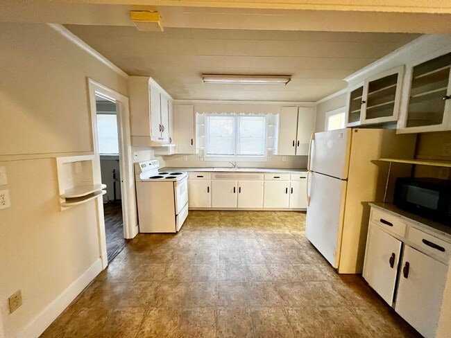 Building Photo - 3/2 on Park Street