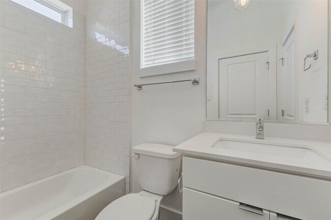 Building Photo - 5859 Dolores St