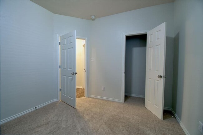 Building Photo - 125 Justin Leonard Dr