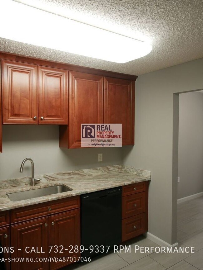 Building Photo - 102 Daisy Ct
