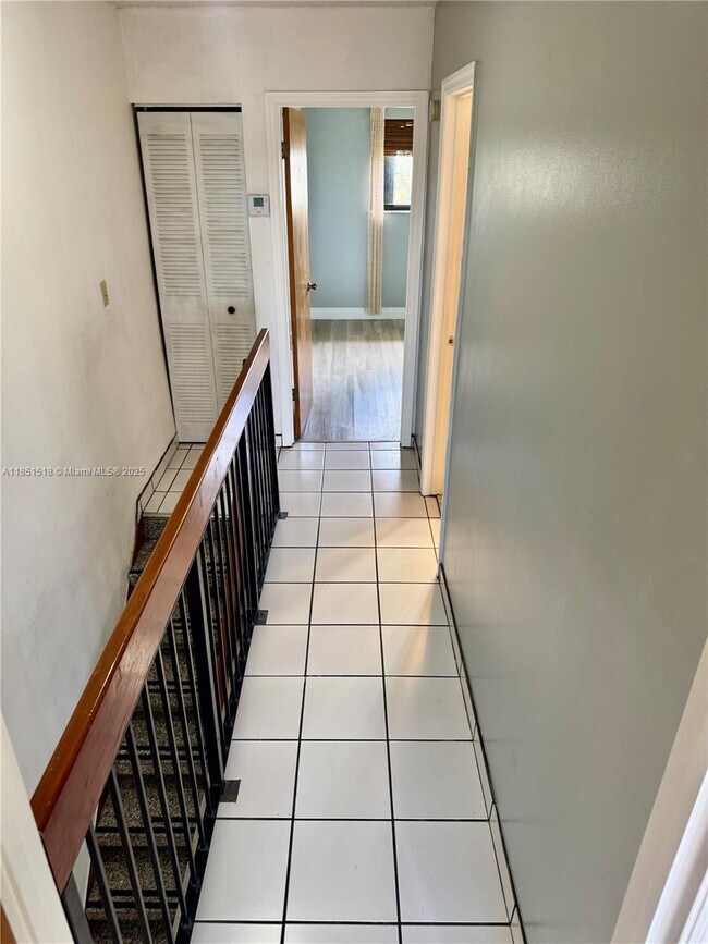 Building Photo - 1319 W 51st Pl