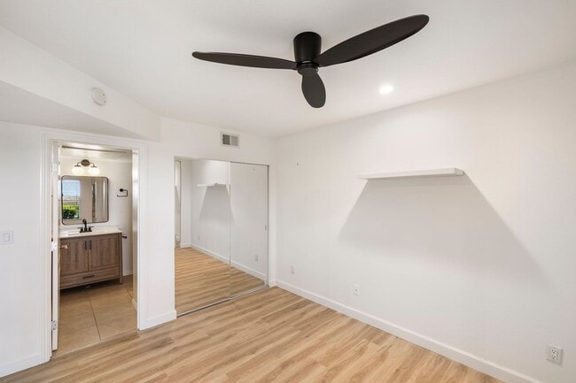 Building Photo - 1056 Calle Del Cerro