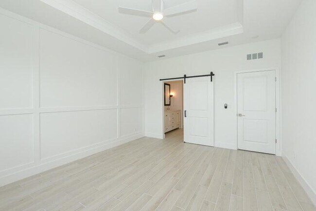 Building Photo - 10307 Dreamweaver Rd