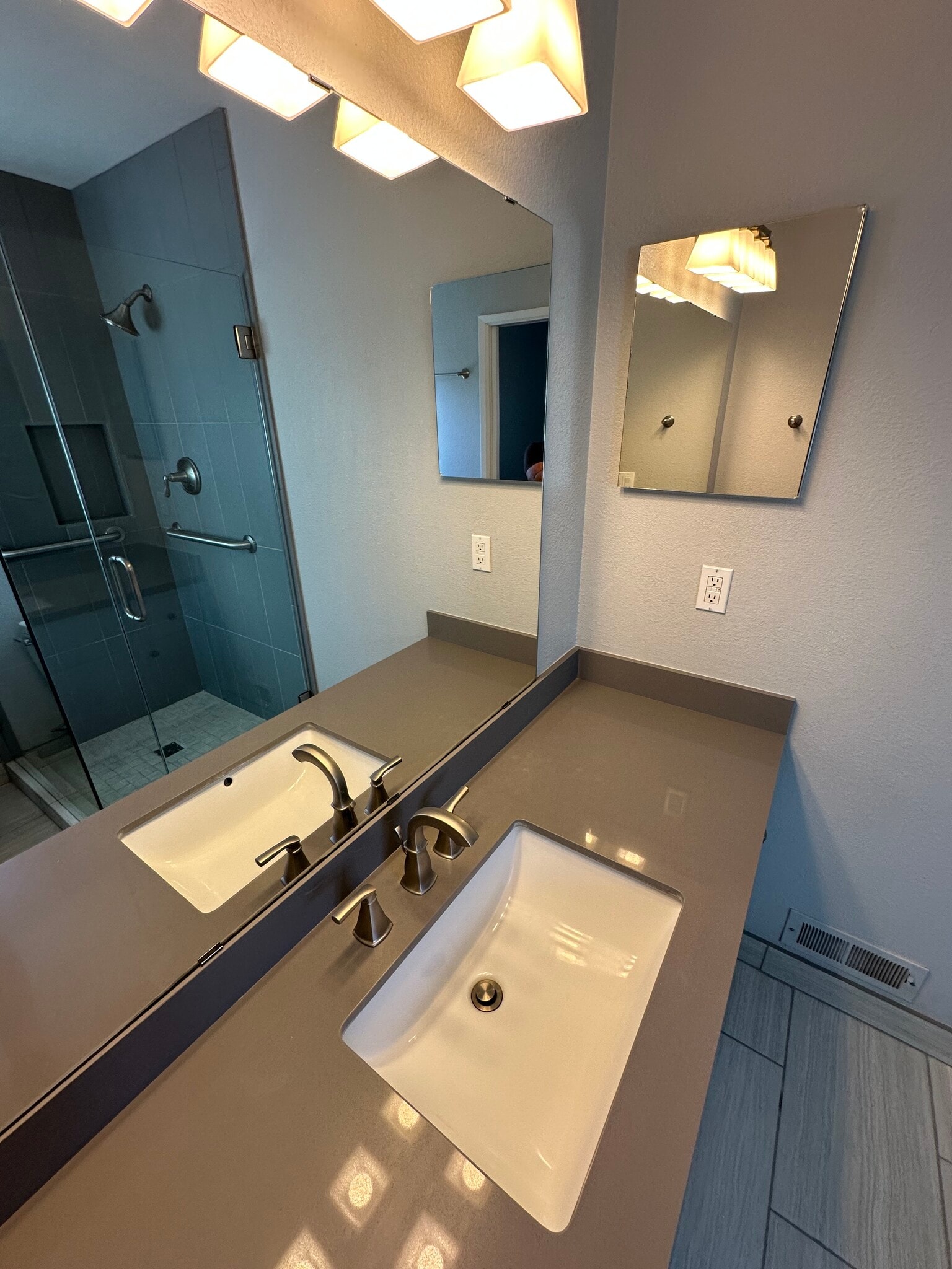 Master bath - 844 Coolidge Ave