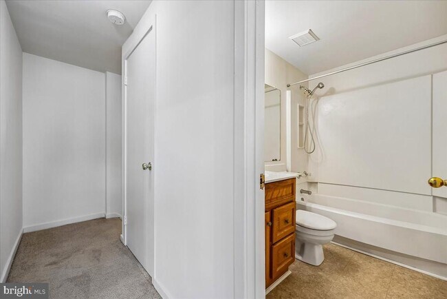 Building Photo - 9793 Hellingly Pl