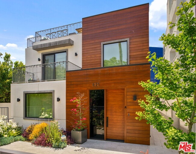 Building Photo - 621 Huntley Dr