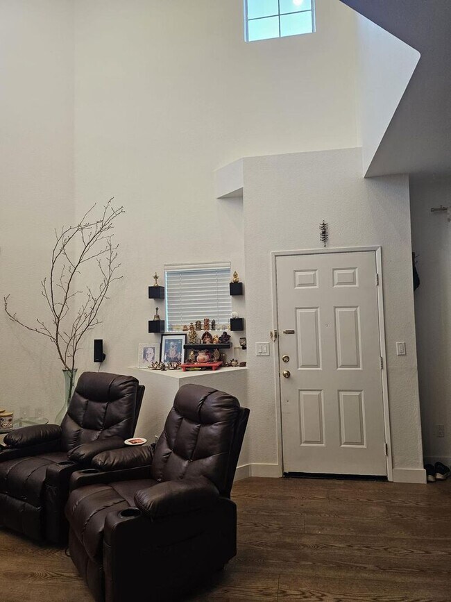 Building Photo - Modern 3BD/3BA Townhouse in Prime Union Ci...