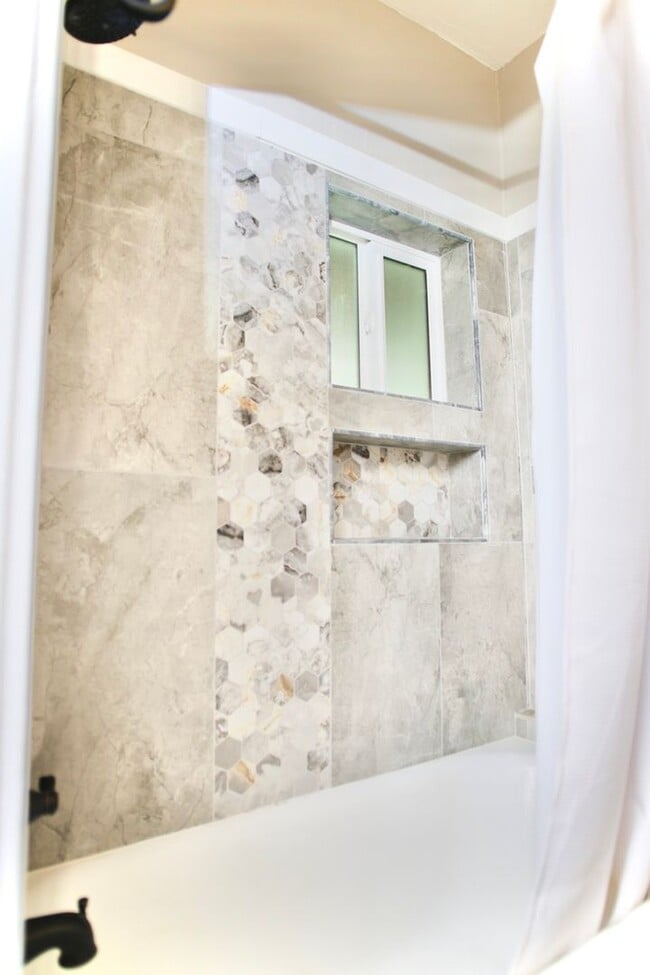 Building Photo - Furnished 1 Bedroom Downtown Tucson