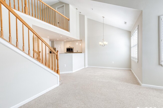Building Photo - 400 Symphony Cir