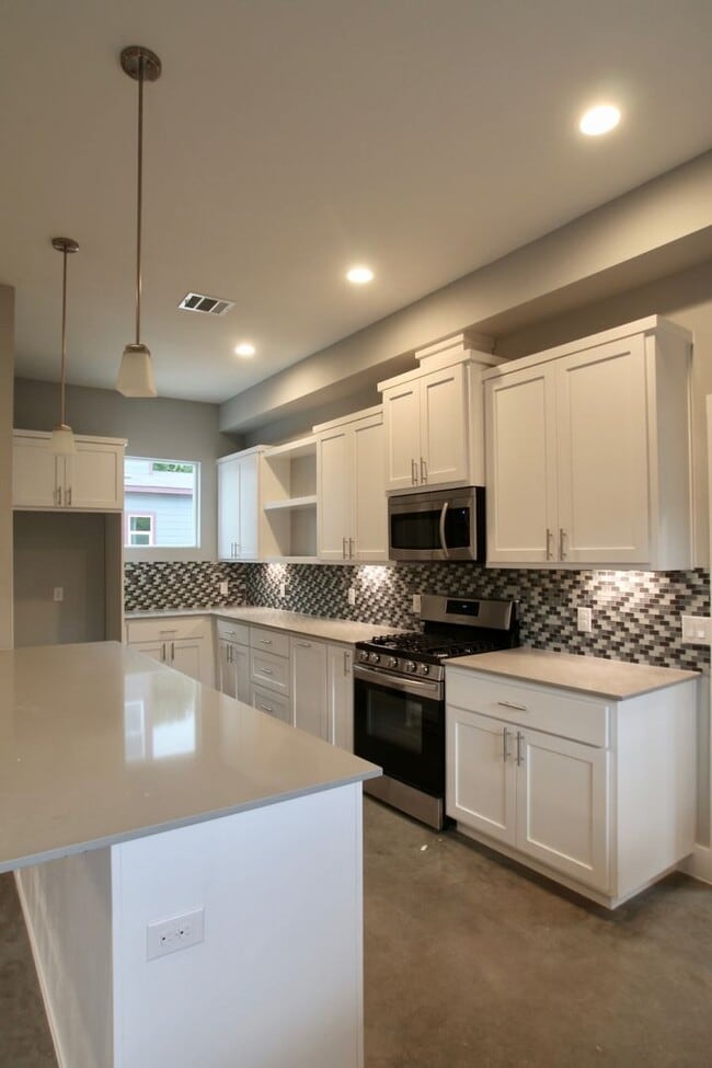 Building Photo - 6911 Meador Ave