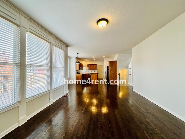 Building Photo - Beautiful Overland Park w/ Wood Floors Thr...