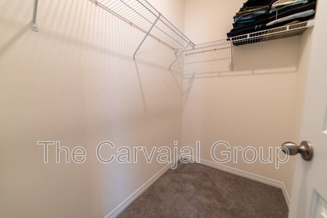 Building Photo - 1813 Walnut Crk Dr