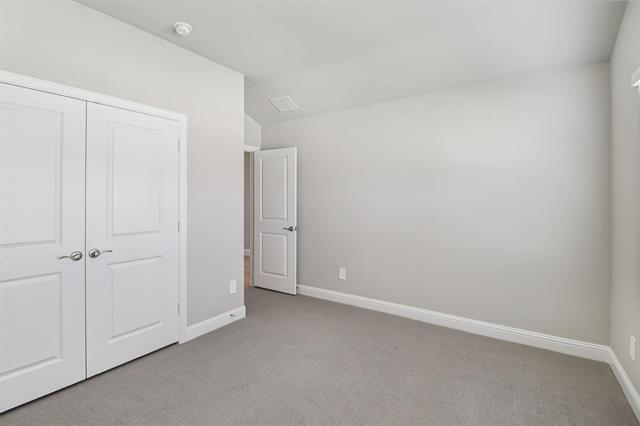 Building Photo - 2100 Gustavus Dr