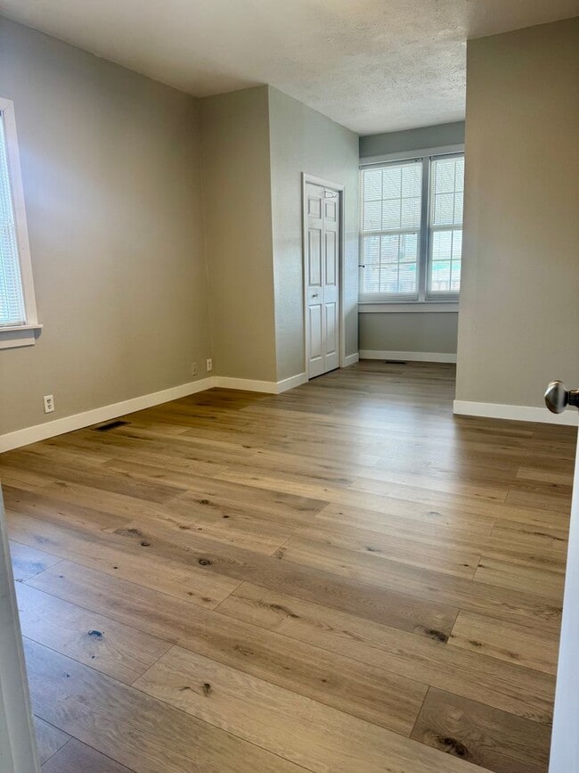 Building Photo - Newly Remodeled Southside 2B house with Garage